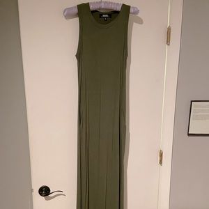 Lulu’s olive green dress